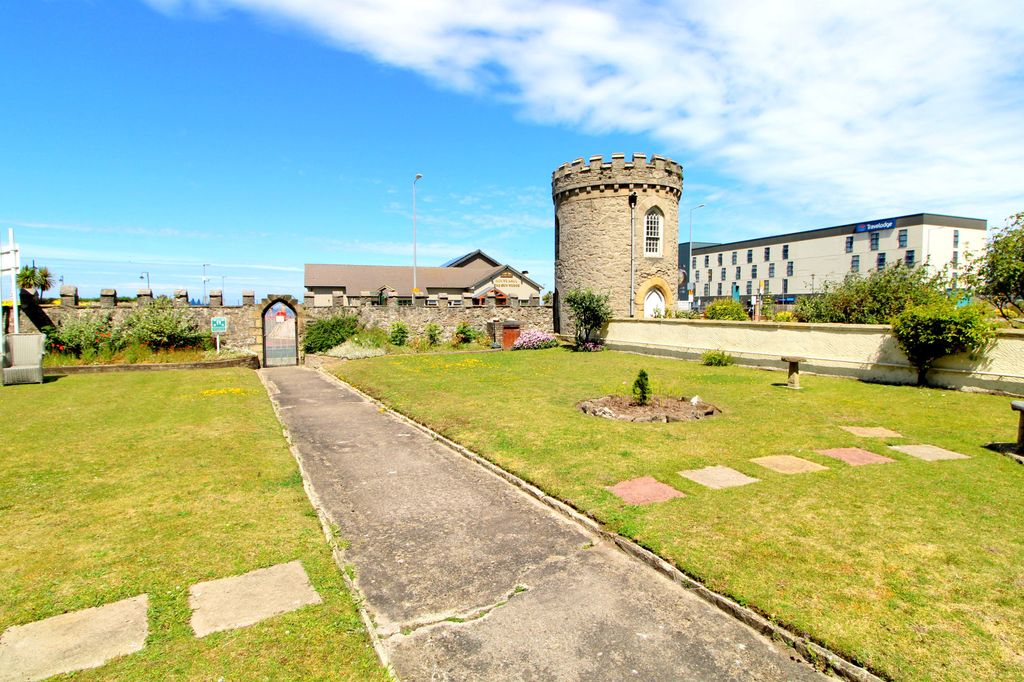 Property photo 2 of 7