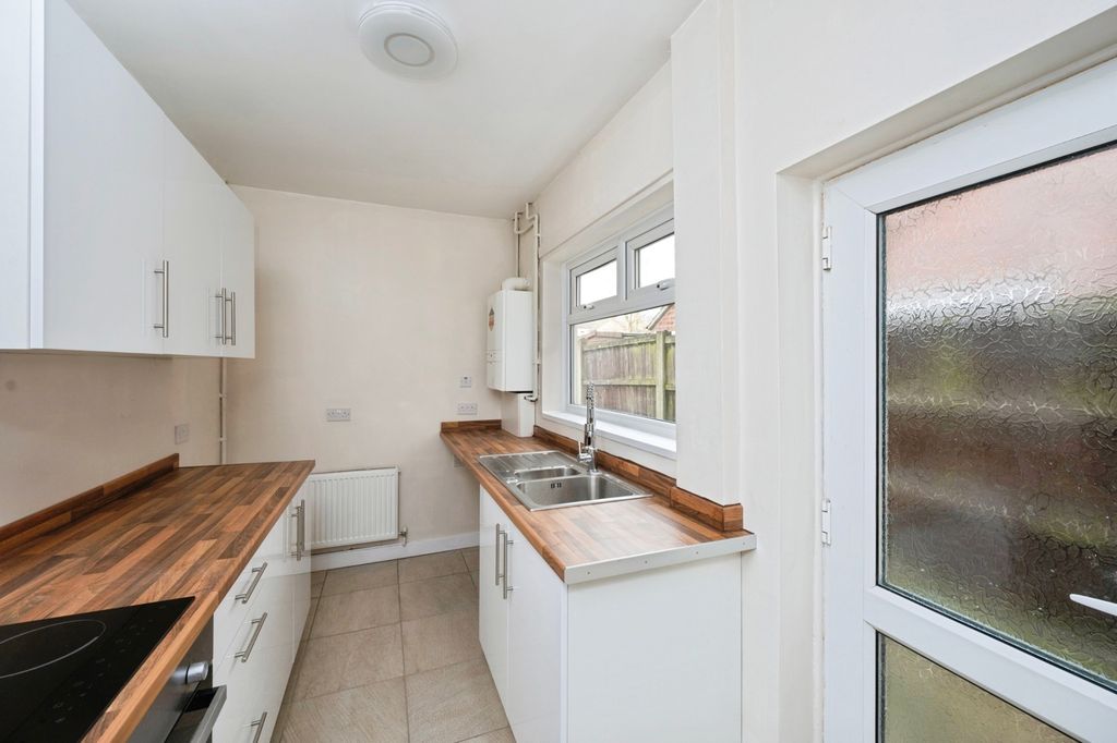 Property photo 2 of 17 Kitchen