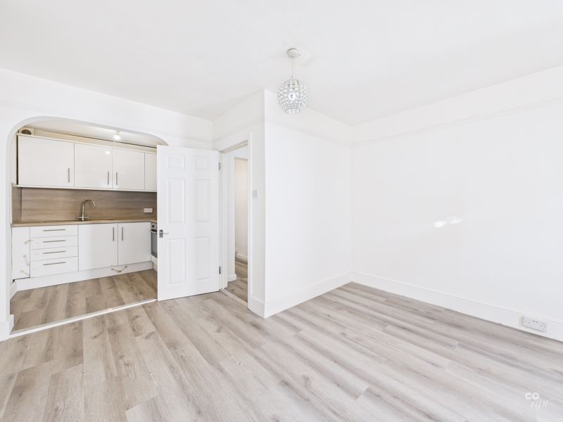 Property photo 2 of 9 Photo 9