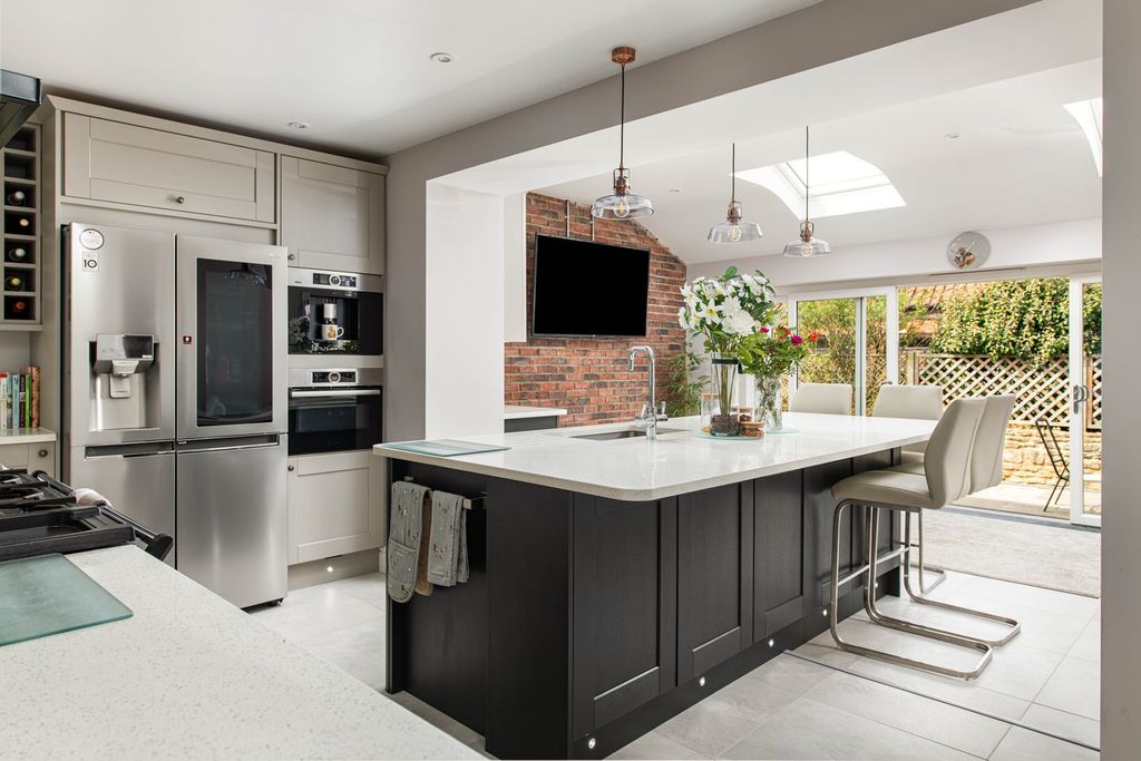 Property photo 2 of 28