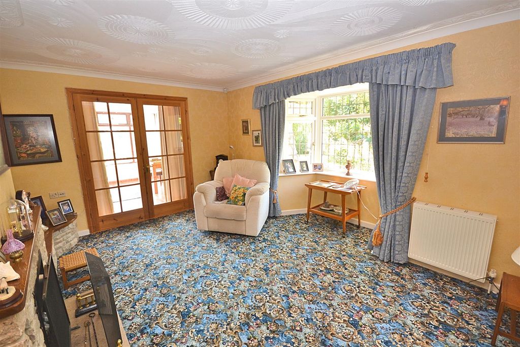 Property photo 2 of 43 36 (1).Png