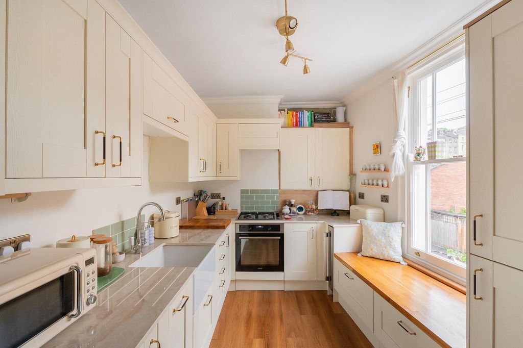 Property photo 3 of 23 U1M3Avwcd - Kitchen D.Jpg
