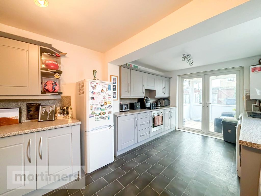 Property photo 2 of 16 Kitchen