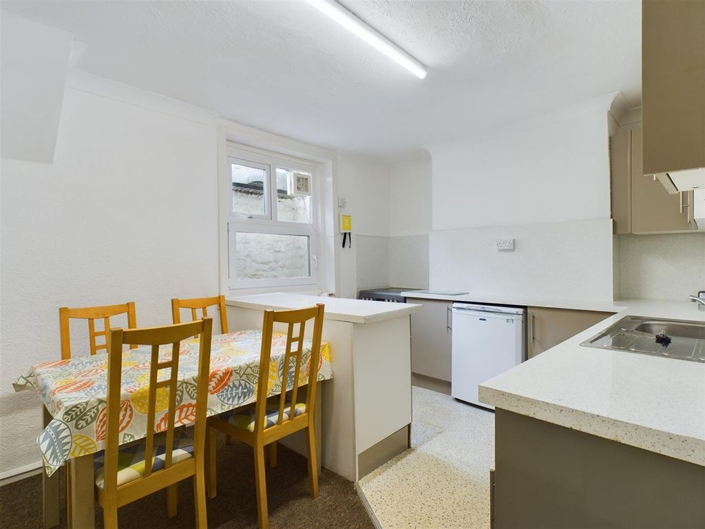 Property photo 3 of 11 Cam02534G0-Pr0394-Still006.Jpg