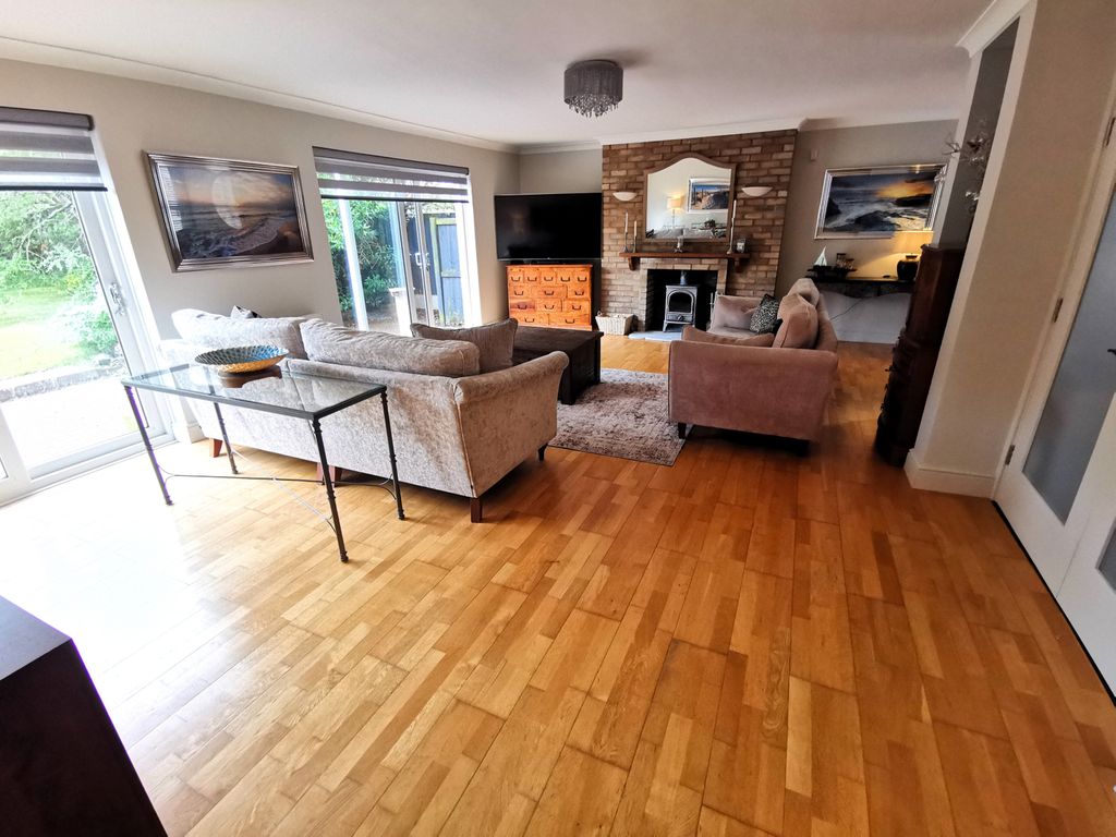 Property photo 3 of 19 Gallery