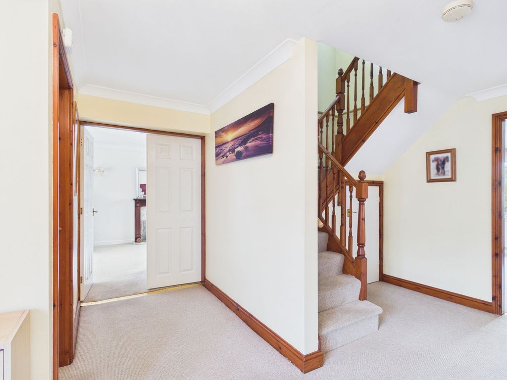 Property photo 3 of 18 Entrance Hall