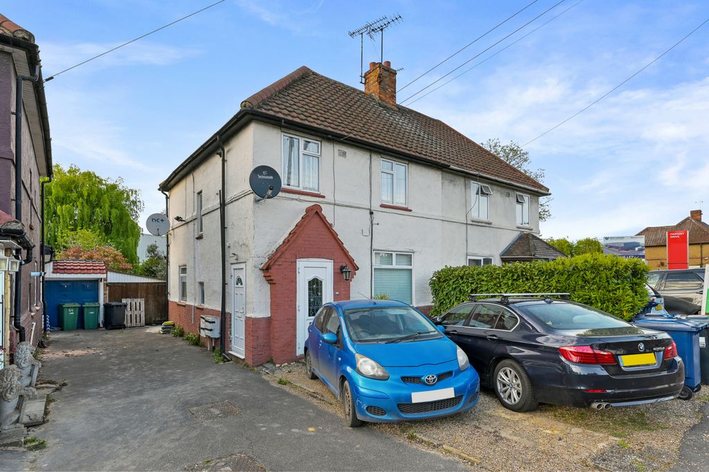 Property photo 1 of 9 Split-Level One-Bedroom Maisonette With Parking