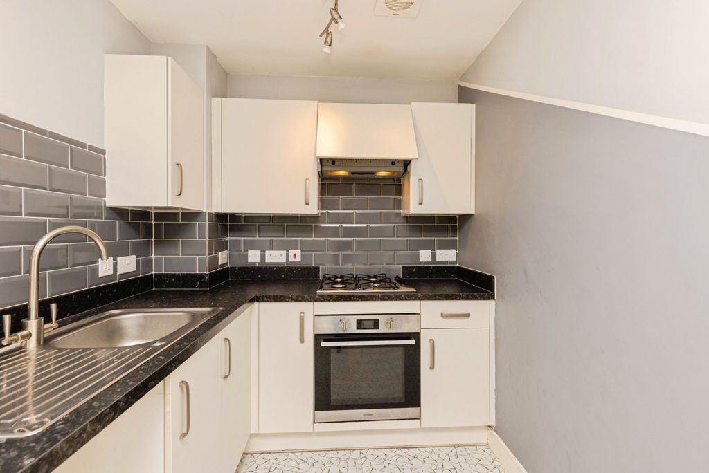 Property photo 2 of 20 Pbox-Img.Jpg