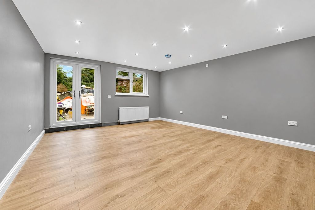 Property photo 2 of 9 Carshalton Road, Sutton - Sm1 4Rs