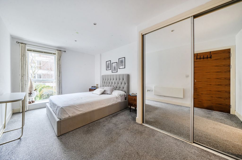 Property photo 3 of 13 1420511-18-69A1c8...