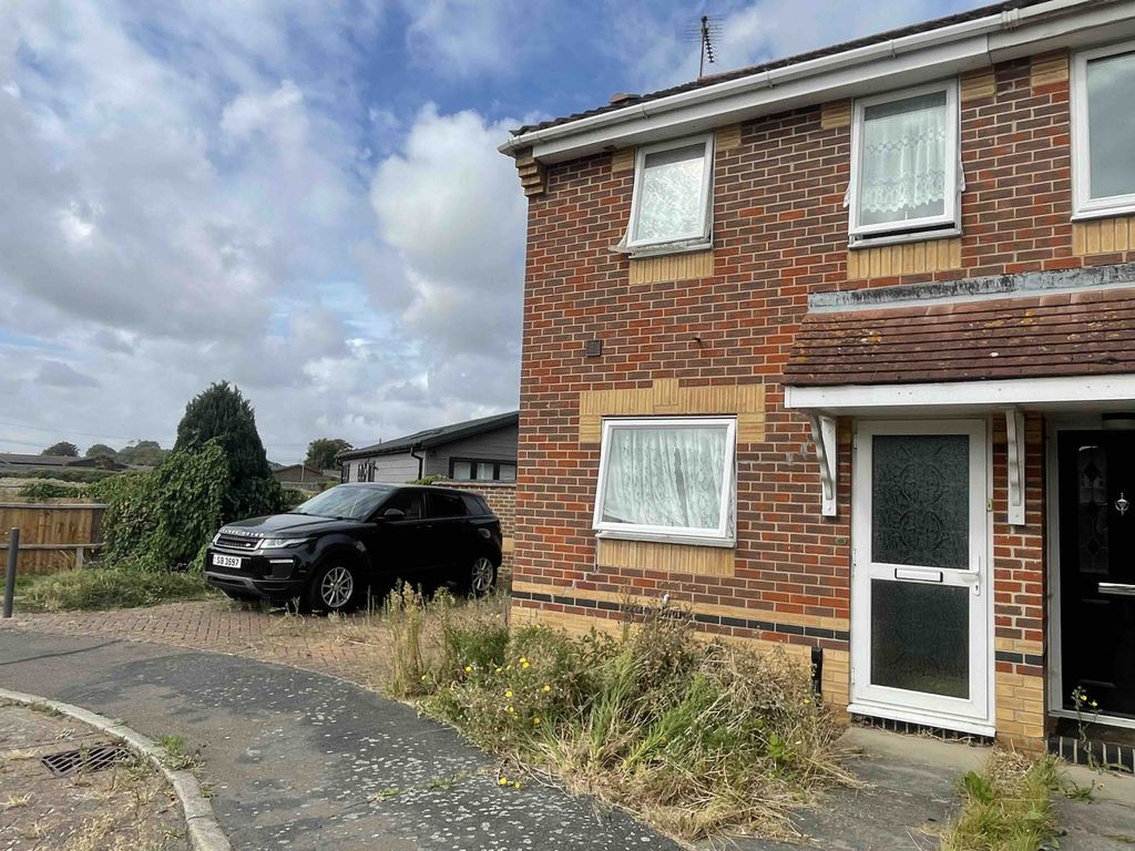 Property photo 1 of 8 2 Bed End Terrace House Situated In St Denis Close, Dovercourt, Harwich