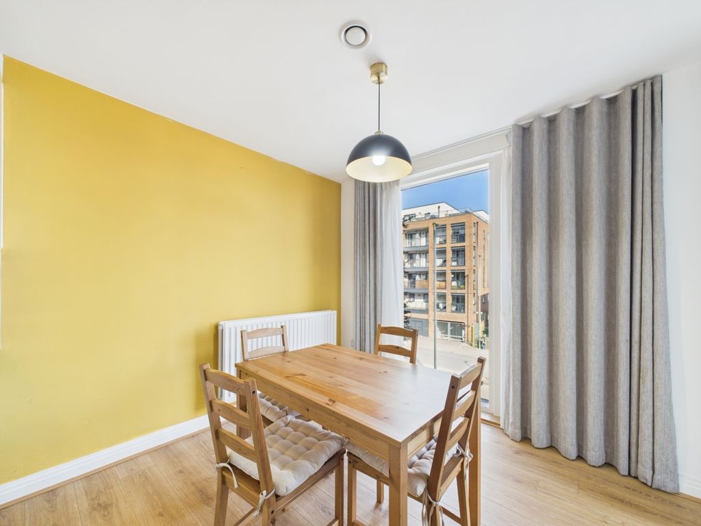 Property photo 3 of 11 Cam03750G0-Pr0038-Still006