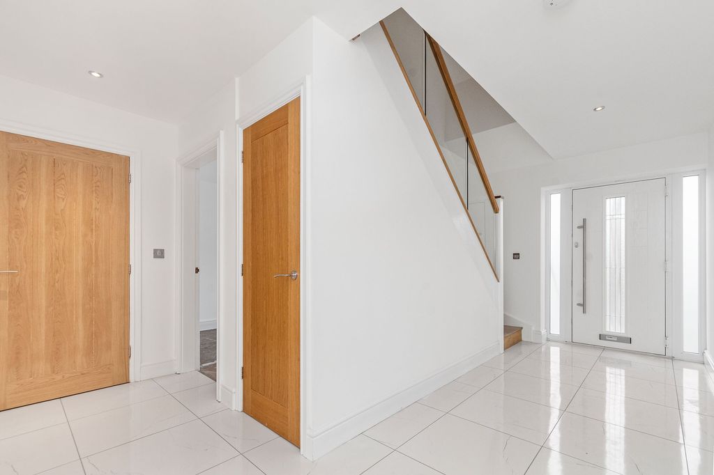 Property photo 3 of 37