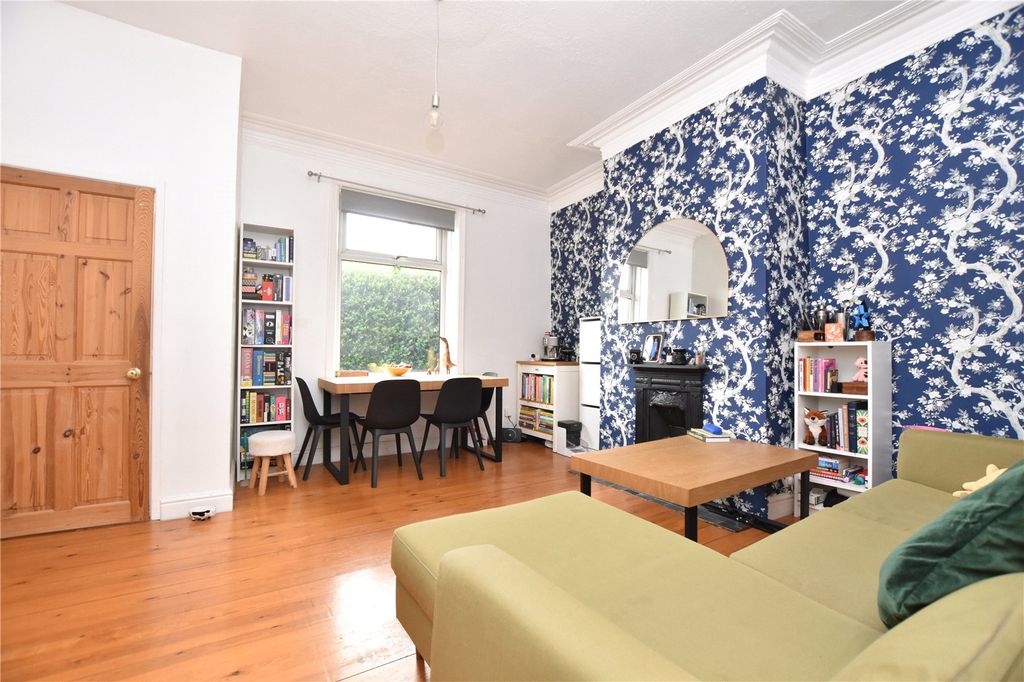 Property photo 2 of 21 Picture No. 17