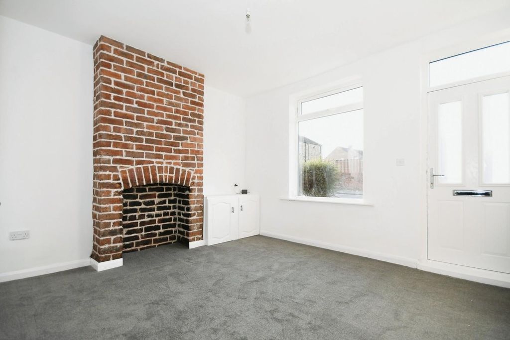 Property photo 2 of 16 Lounge.Jpg