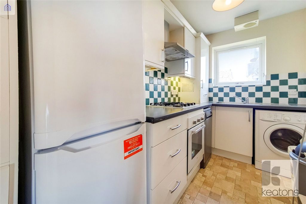Property photo 3 of 6 Kitchen.