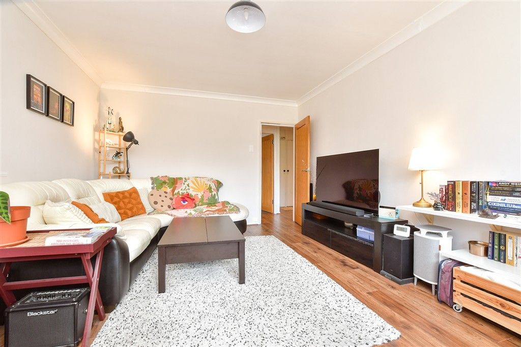 Property photo 3 of 12 Lounge