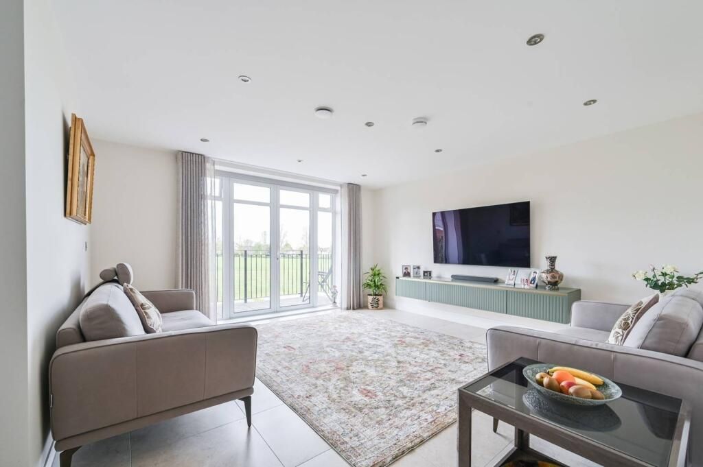 Property photo 3 of 29 Davidson Frost-Wellings, Dfw, Admiral House, Royal