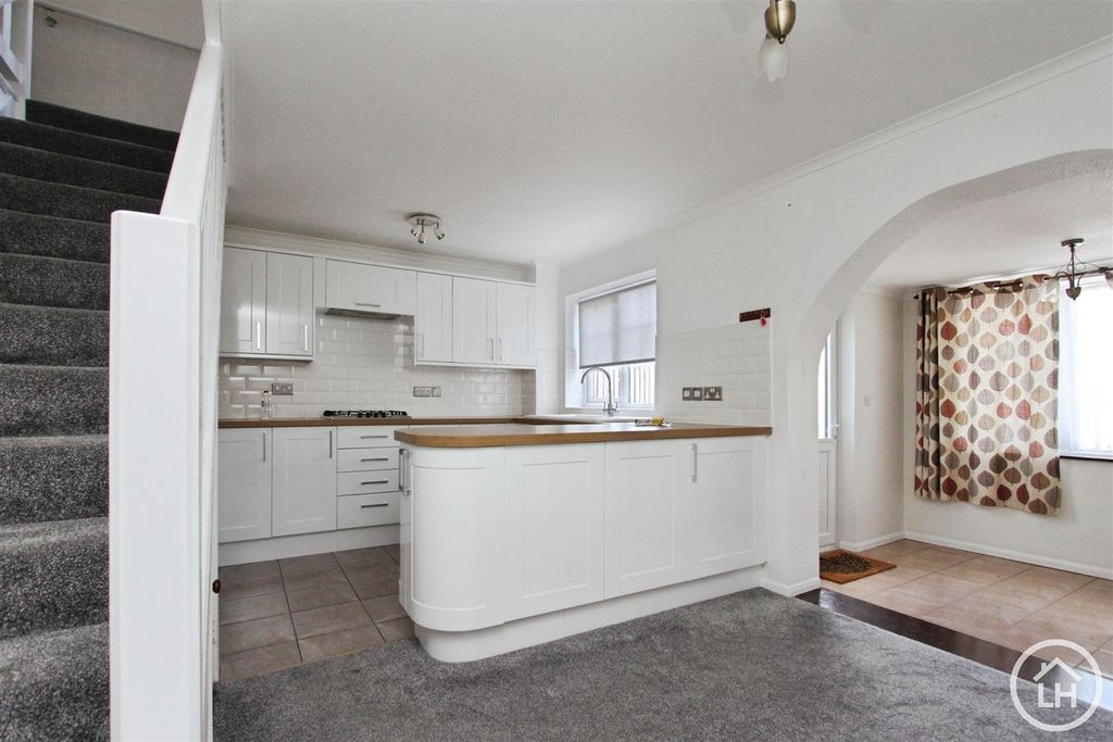 Property photo 3 of 11 Kitchen / Diner