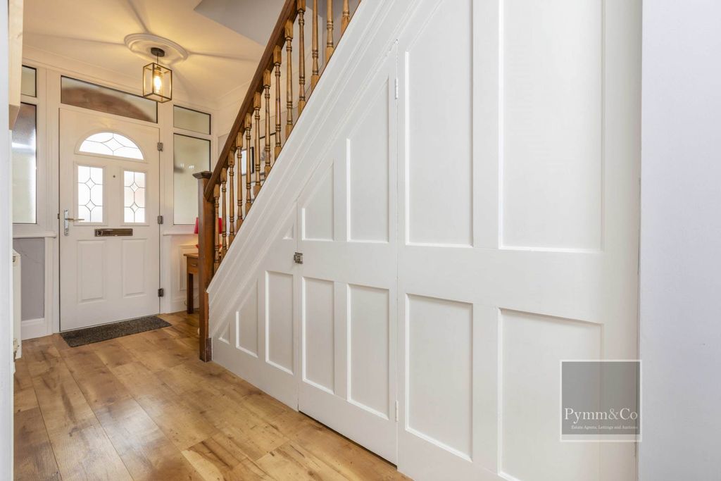 Property photo 2 of 29