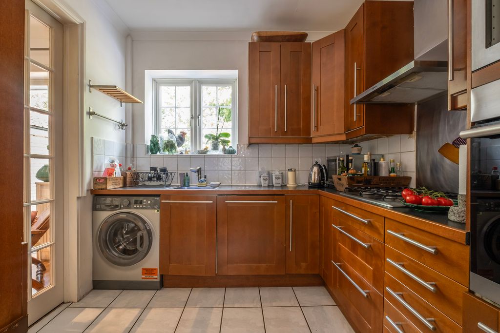 Property photo 3 of 16 Kitchen