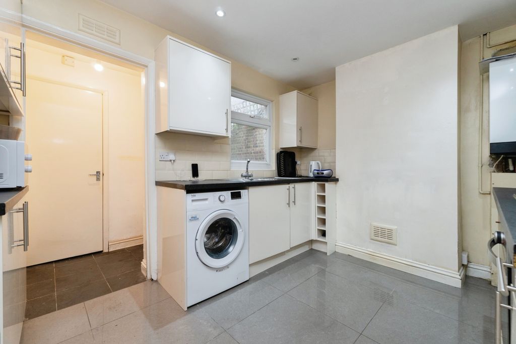 Property photo 3 of 15 Kitchen