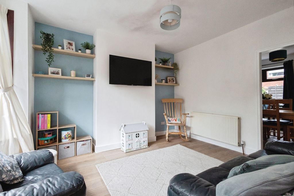 Property photo 3 of 17 Pbox-Img.Jpg