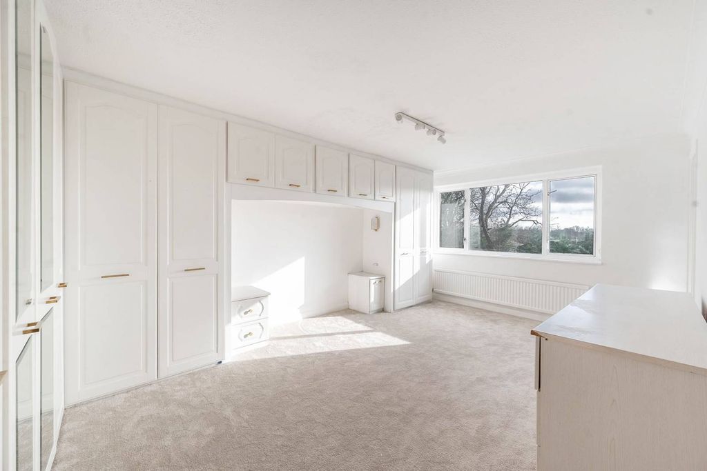 Property photo 1 of 25