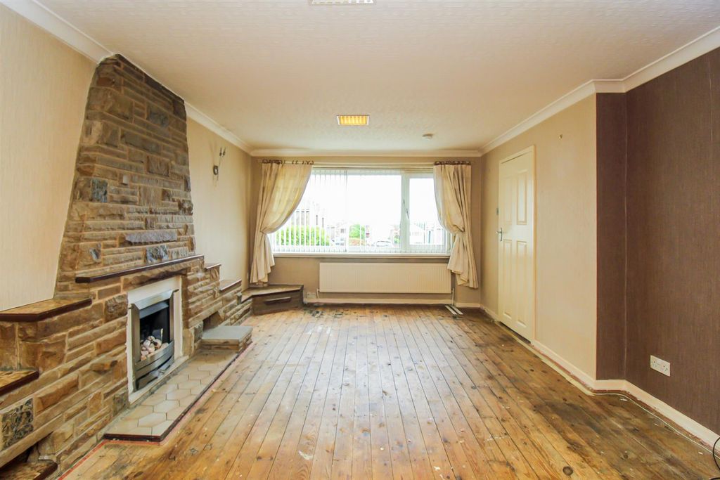 Property photo 2 of 11 Lounge