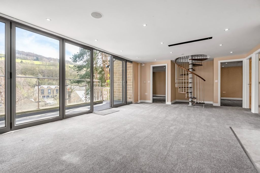 Property photo 2 of 31