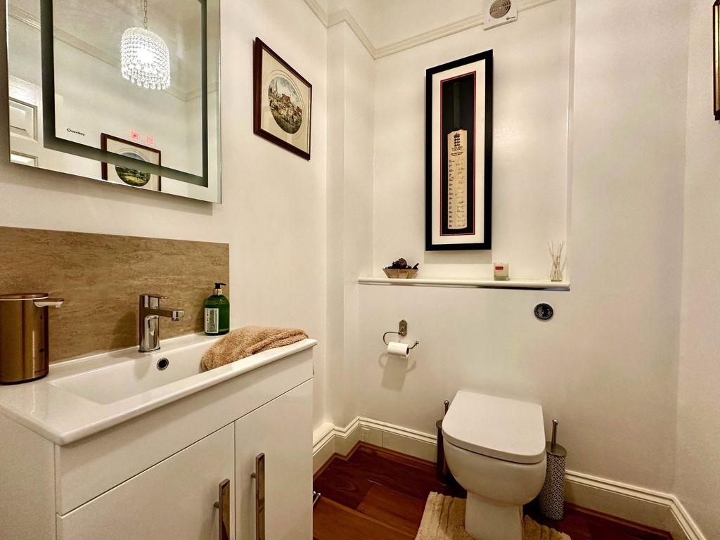 Additional image 10 of 2 bed flat for saleLeelands House, Grams Road, Walmer, Kent CT14