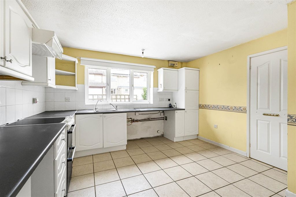 Property photo 3 of 15 9_61242.Jpg
