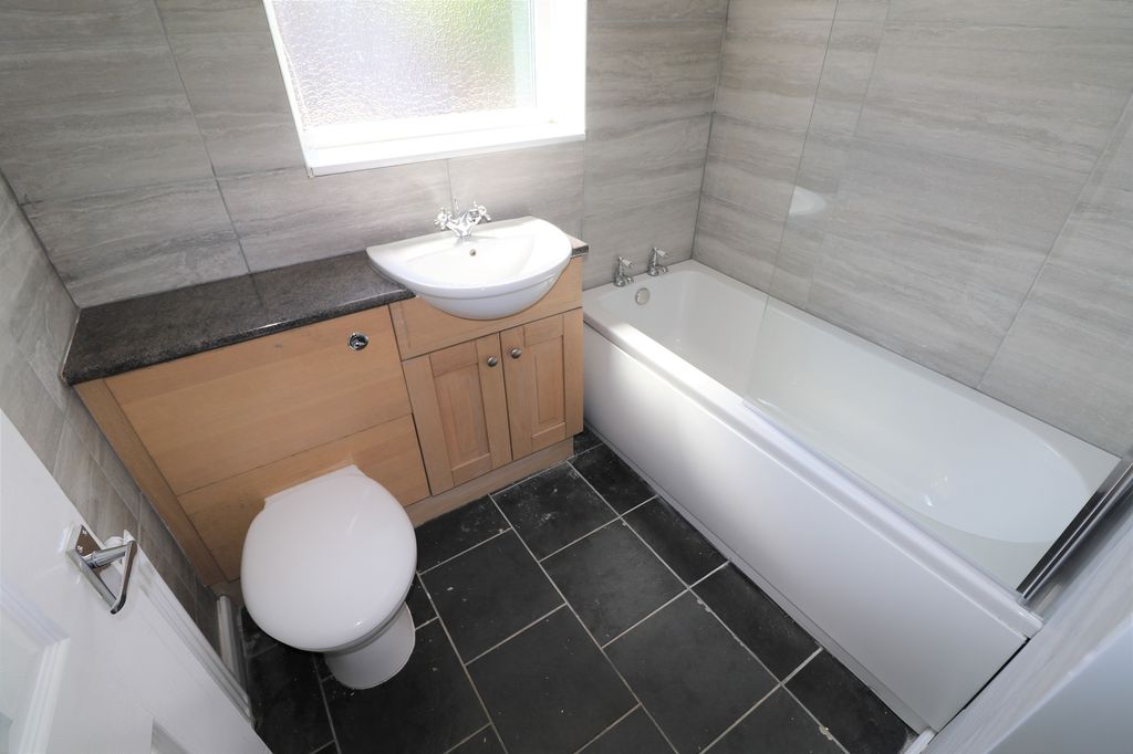 Property photo 3 of 7 Bathroom