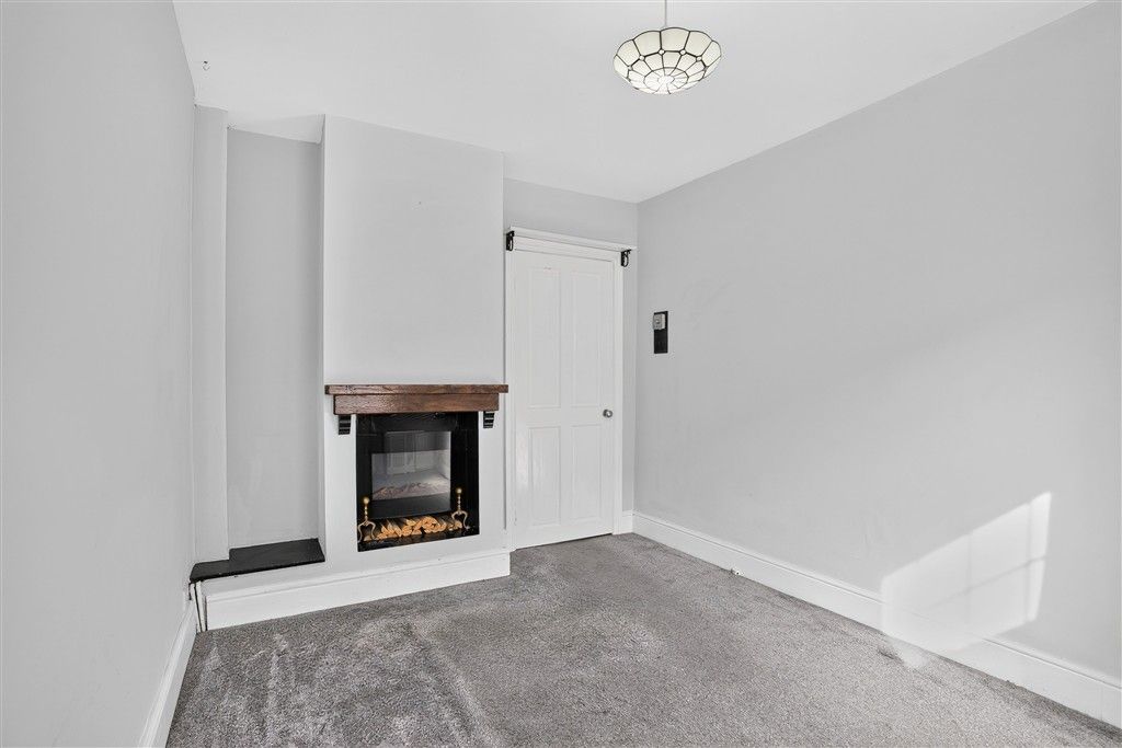 Property photo 3 of 11 Lounge