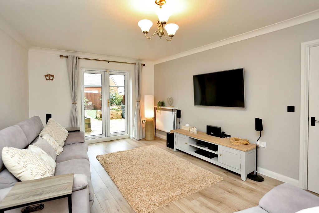 Property photo 3 of 27