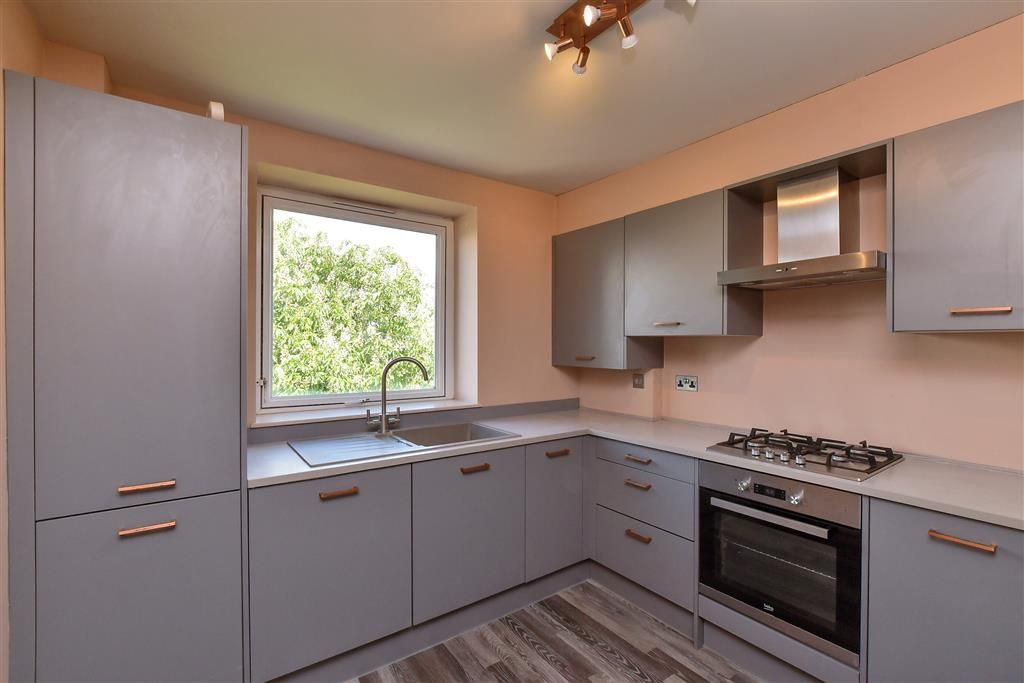 Property photo 3 of 11 Kitchen