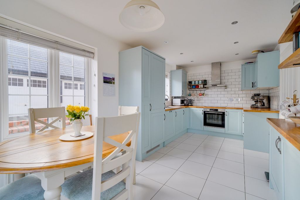 Property photo 3 of 25 4574323