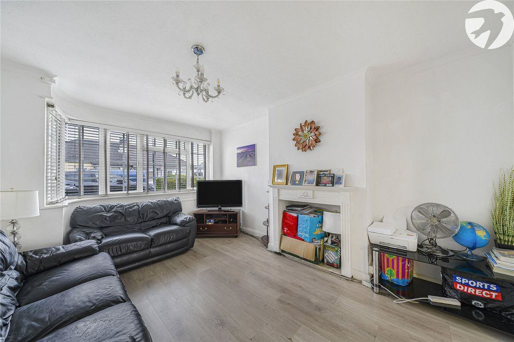 Property photo 3 of 27 Lounge