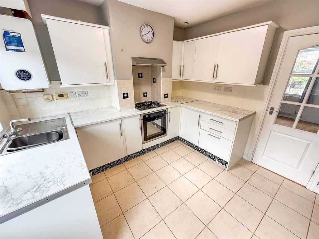 Property photo 2 of 10 Kitchen
