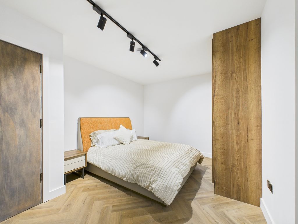 Property photo 3 of 24