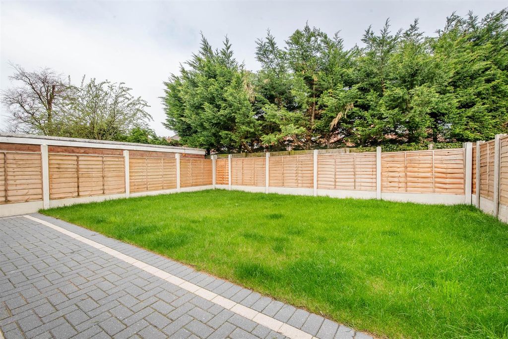 Property photo 2 of 22 Garden