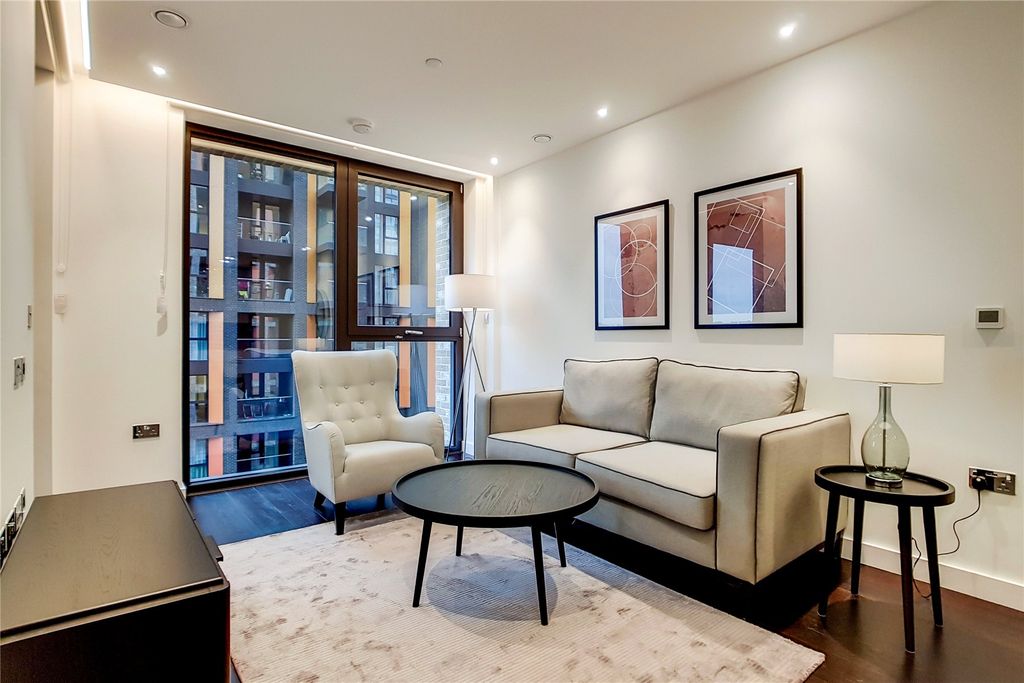 Property photo 3 of 19 Reception