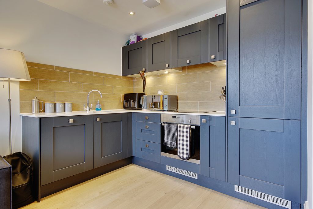 Property photo 2 of 21