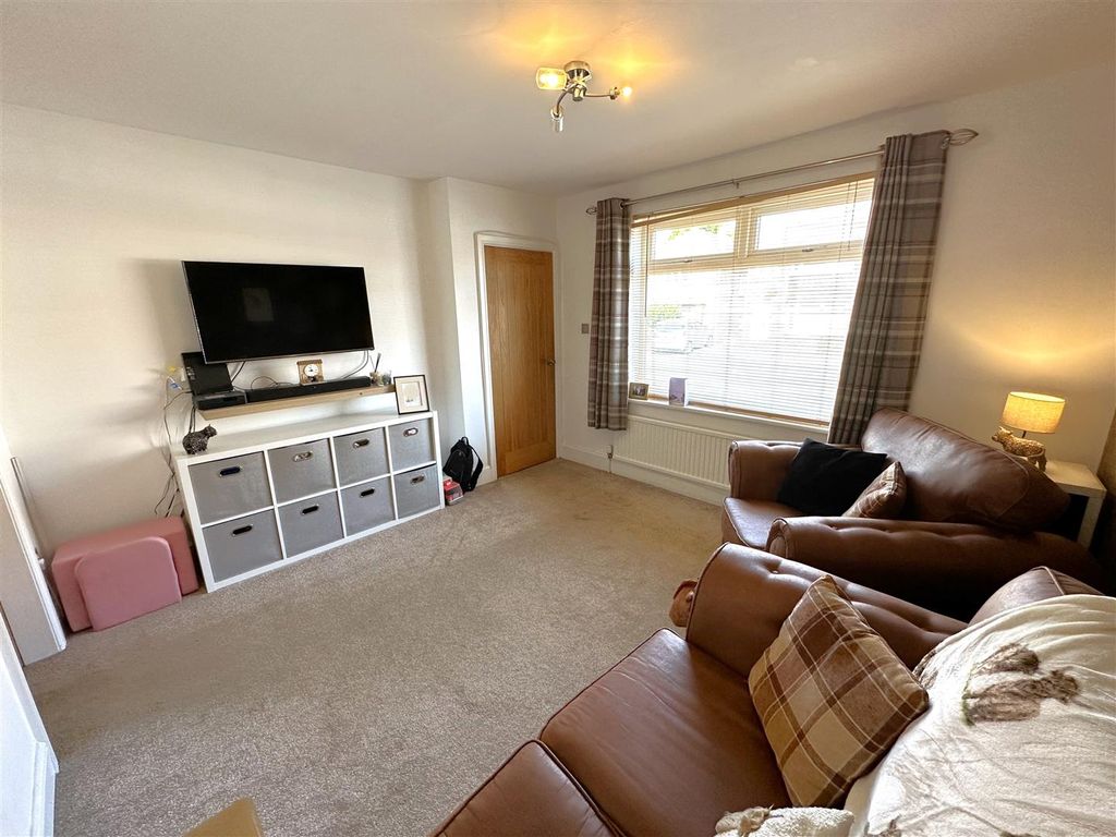 Property photo 2 of 17 Lounge 458