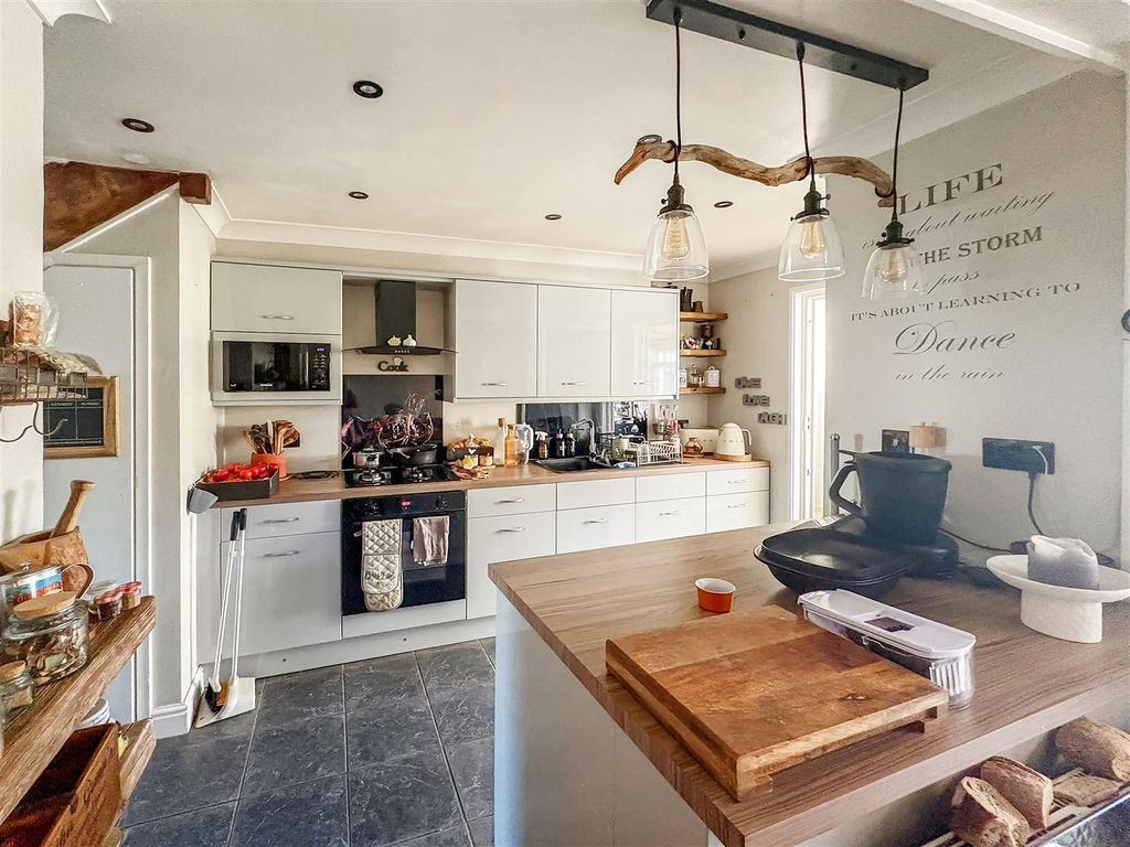 Property photo 3 of 15 Image00009.Jpg