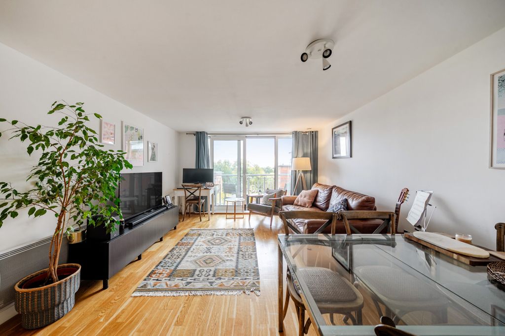 Property photo 3 of 15 1373472-7-68Ff5F4...