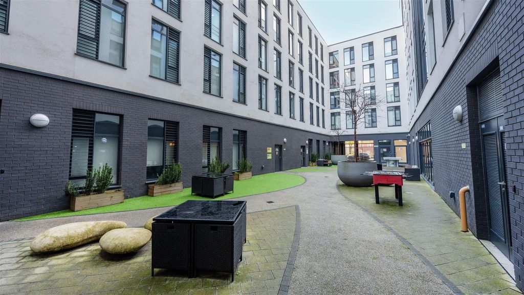 Property photo 1 of 40