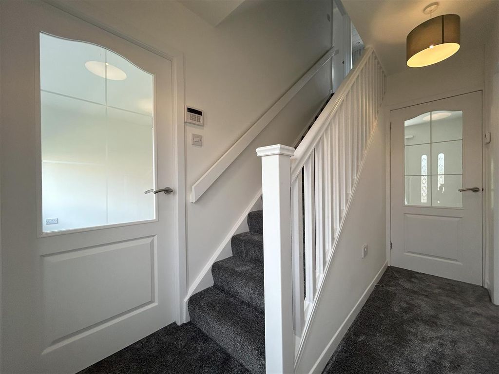 Property photo 2 of 16 Entrance Hallway 2 Alto.Jpeg