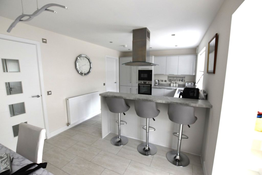 Property photo 3 of 23