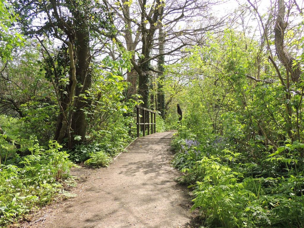 Property photo 2 of 25 Surrounding Area / Walks